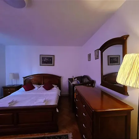 Lelia Apartment *